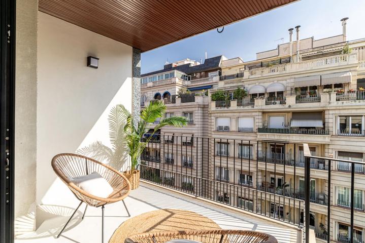 Elegante y exclusiva vivienda REFORMADA con terraza en Sant Gervasi - Barcelona photo 0