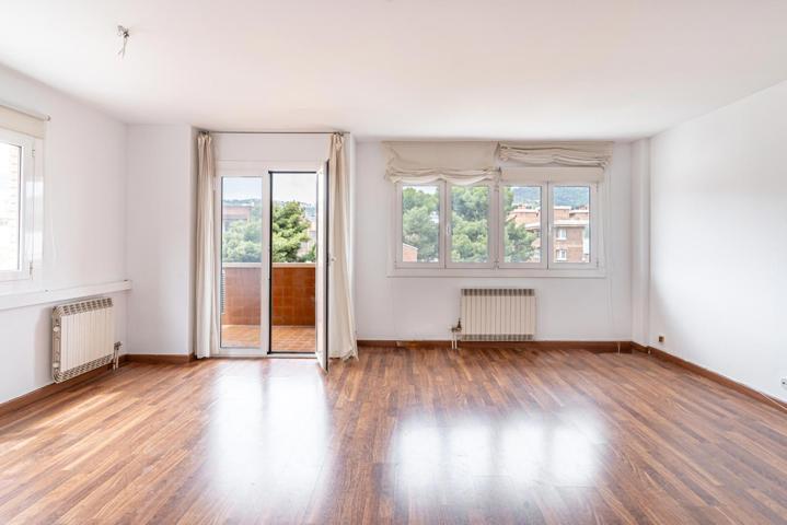 Precioso piso ESQUINERO en Pau Alcover de 124m2, con parking y vistas al Tibidabo photo 0