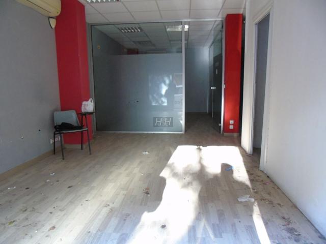 Local comercial en buen estado junto a universidades. - HH Asesores, Inmobiliaria en Burjassot- photo 0