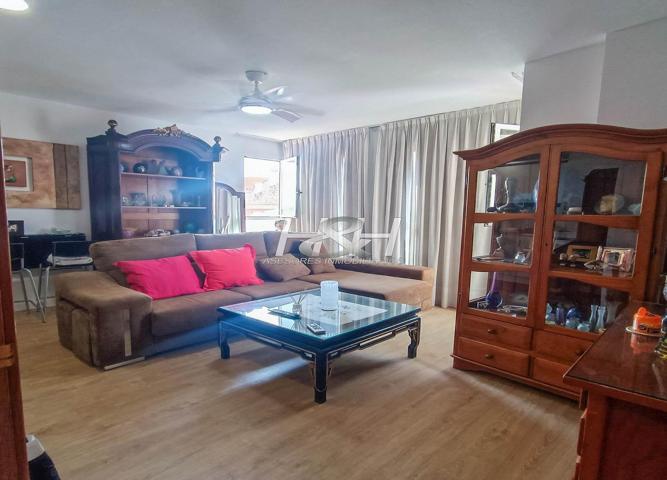 Piso En venta en Metro Les Carolines Fira, Valencia photo 0