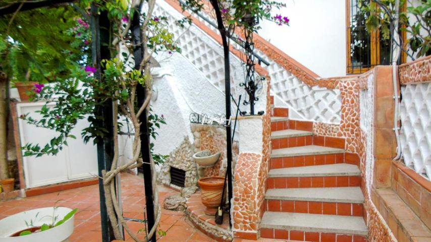 Unifamiliar En alquiler en La Cañada, Paterna photo 0