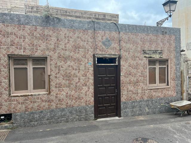 SE VENDE CASITA A REFORMAR EN LA RANILLA photo 0