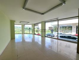 Local comercial en Betanozs. Alquiler. 550 €-mes. REF. BAJO-066 photo 0