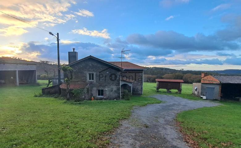 Casa de piedra, nave y 17 hectáreas de terreno. Ref. C1463 photo 0