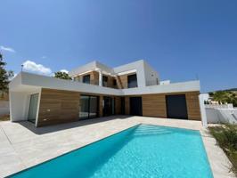 Villa moderna con piscina photo 0