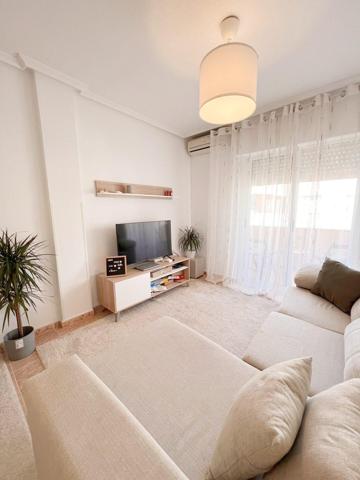 Apartamento dúplex con tres dormitorios en Torrevieja photo 0