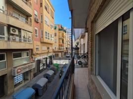 Oportunidad única en pleno centro de Alicante – Piso de 3 habitaciones en Calle Navas photo 0