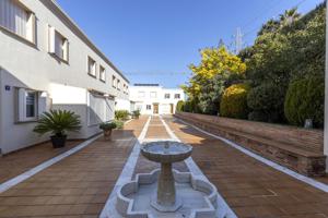 Fantastico Chalet en Granada en Urbanización Carmenes de Rolando. photo 0