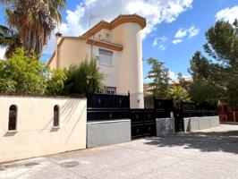 Fantástica casa independiente con piscina en Peligros photo 0