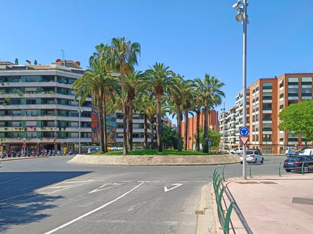 Plaza de aparcamiento en zona Rambla Francesc Macià, Pl. Generalitat, El Corte Ingles, Joan XXII. photo 0