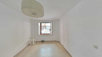 ¡Oportunidad en calle Real! Piso con ascensor y muchas posibilidades junto al Serrallo. photo 0