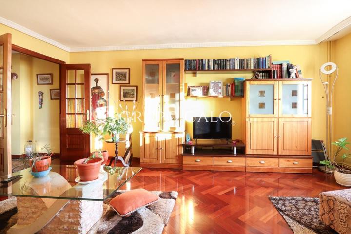 Piso en venta en Vigo de 98 m2 photo 0