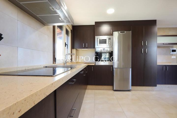 Casa - Chalet en alquiler en Vigo de 219 m2 photo 0
