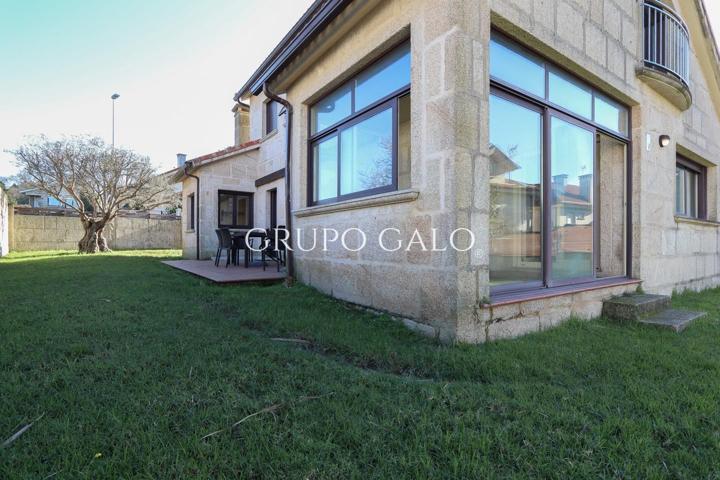 Casa - Chalet en venta en Vigo de 219 m2 photo 0