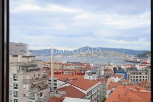 Piso en alquiler en Vigo de 84 m2 photo 0