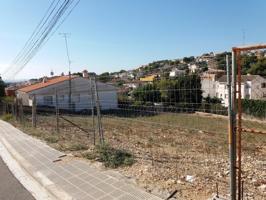 SOLAR DE 1360 m2 para construir 3 casas unifamiliares. photo 0