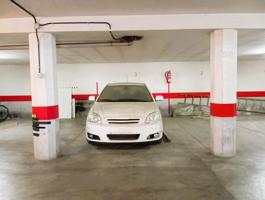 Amplia plaza de parking en venta con trastero incluido en El Tancat, El Vendrell. photo 0