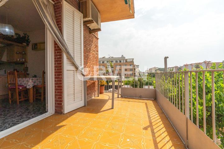 Acogedor apartamento en el centro, a un paso de la playa y la estación de Renfe photo 0