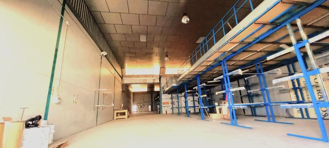 Nave en venta o en alquiler en el Poligono Industrial Oeste photo 0