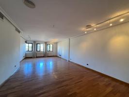 Amplio piso de 4 dormitorios en pleno centro de Murcia, junto al Teatro Romea photo 0