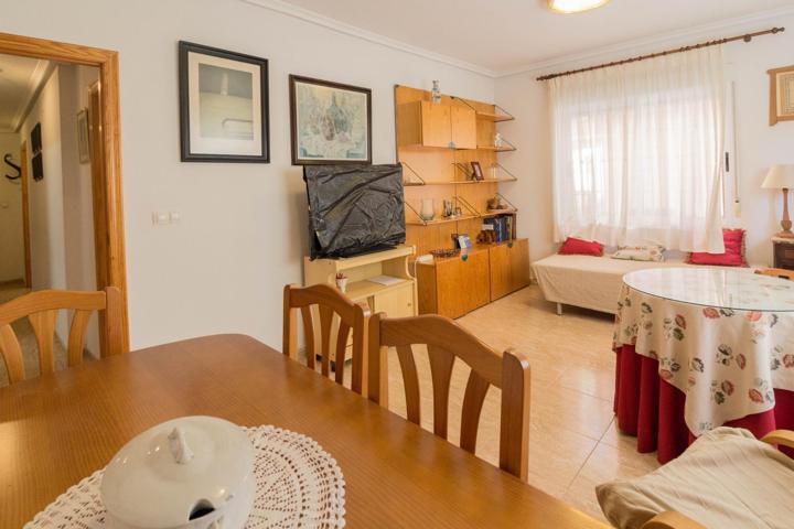 PISO CON TERRAZA Y TRASTERO EN REDOVÁN. photo 0