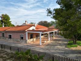 INCREÍBLE CHALE CON PISCINA Y UNA AMPLIA PARCELA DE MÁS DE 10.000M2. photo 0
