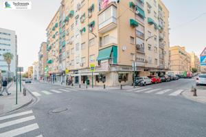 Piso de 3 habitaciones junto a los Carmenes! photo 0