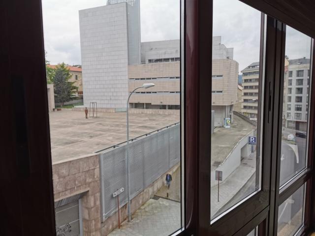 Piso En venta en Calle Da Canle, San Francisco, Ourense photo 0