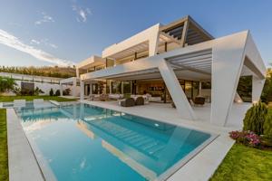 Villa de 6 dormitorios y 8 baños en Nueva Andalucía, Marbella. Obra Nueva photo 0
