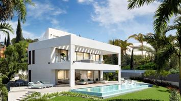 Villa contemporánea de 4 dormitorios, 6 baños en Guadalmina Baja, San Pedro, Marbella photo 0