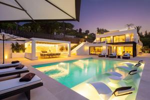 Villa de lujo de 5 dormitorios y 5 baños en Nueva Andalucía, Marbella photo 0