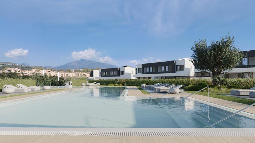 Villa Pareada de 3 dormitorios y 2 baños con jardín y solarium. Estepona photo 0