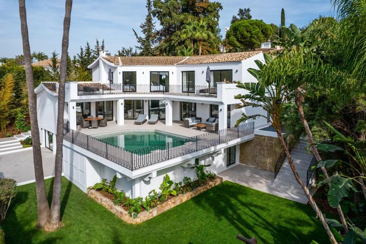 Villa de 5 dormitorios y 6 baños en exclusiva zona de El Paraiso, Estepona photo 0