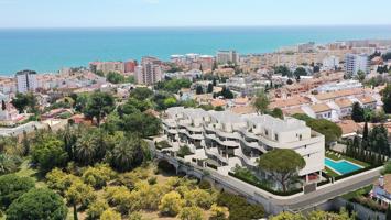 Apartamento de 3 dormitorios y 2 baños con vistas al mar en la mejor zona de Montemar, Torremolinos photo 0