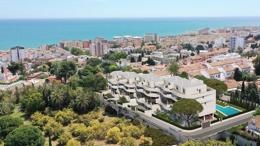 Apartamento de 4 dormitorios y 2 baños con vistas al mar en la mejor zona de Montemar, Torremolinos photo 0