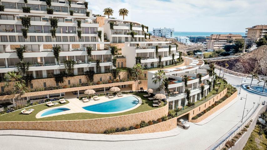 Adosado de lujo de 3 dormitorios y 3 baños con solarium y piscina. El Higuerón photo 0