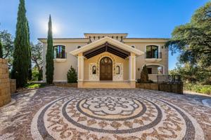 Villa de Lujo de 7 dormitorios y 7 baños con Vistas al Mar. Altos de Los Monteros, Marbella photo 0