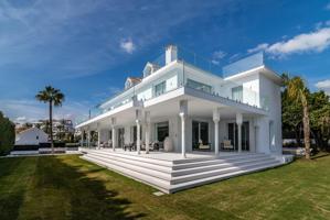 Villa de lujo de 8 dormitorios y 7 baños con vistas a 'La Concha' y al mar situada en Nueva Andaluci photo 0