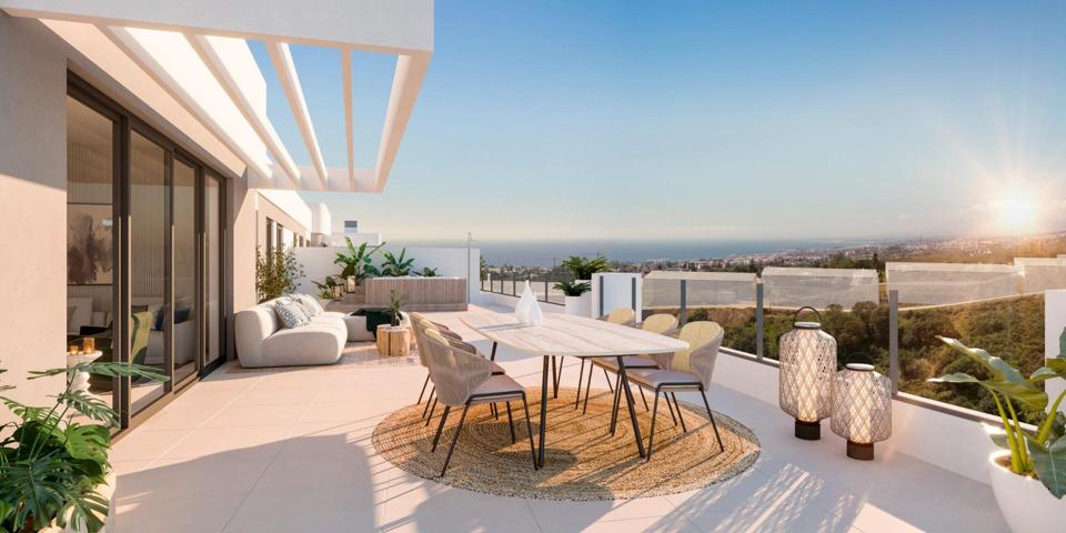 Ático de 2 dormitorios y 2 baños con amplia terraza y vistas al mar. Altos de Los Monteros, Marbella photo 0