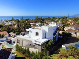 Villa de lujo de 5 dormitorios y 6 baños a pie de playa. Marbesa, Marbella photo 0