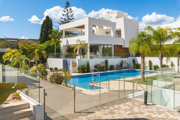 Villa de 4 dormitorios y 3 baños cerca de la playa. San Pedro de Alcántara, Marbella photo 0