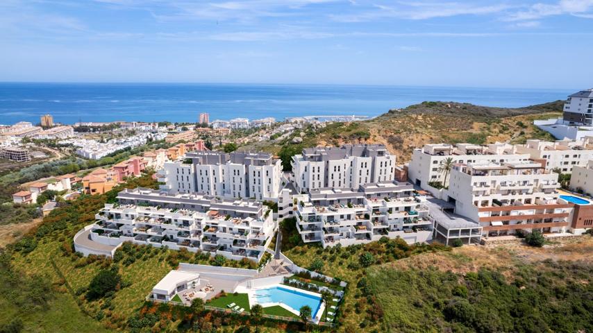 Apartamento planta baja de 3 dormitorios y 2 baños con vistas al mar. Manilva photo 0