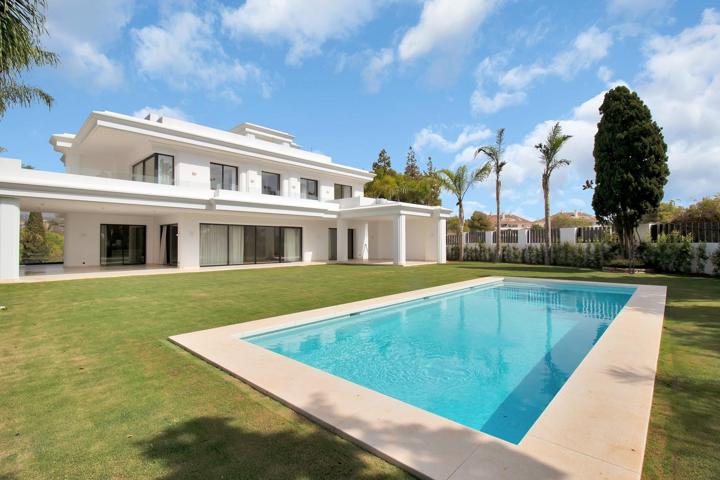 Villa de lujo de 6 dormitorios y 6 baños en Lomas de Marbella Club, Milla de Oro photo 0