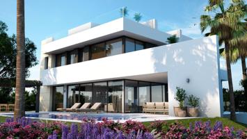 Villa de lujo de 4 dormitorios y 7 baños con vistas al Mar. Rio Real Golf, Marbella photo 0