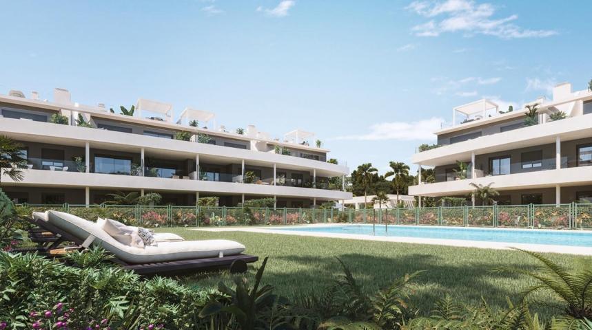 Apartamento planta baja de 2 dormitorios, 2 baños con vistas al mar. Estepona photo 0