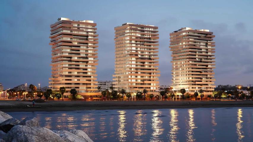 Apartamento de lujo de 4 dormitorios y 4 baños con vistas al mar. Primera Línea, Málaga photo 0