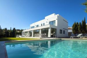 Villa de 5 dormitorios y 6 baños completamente renovada en Nueva Andalucía, Marbella photo 0
