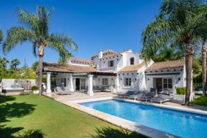 Villa de lujo renovada de 6 dormitorios y 6 baños en Los Naranjos Golf, Nueva Andalucía photo 0