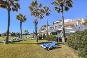 Apartamento dúplex de 4 dormitorios a pie de playa. Puerto de Cabopino, Marbella photo 0