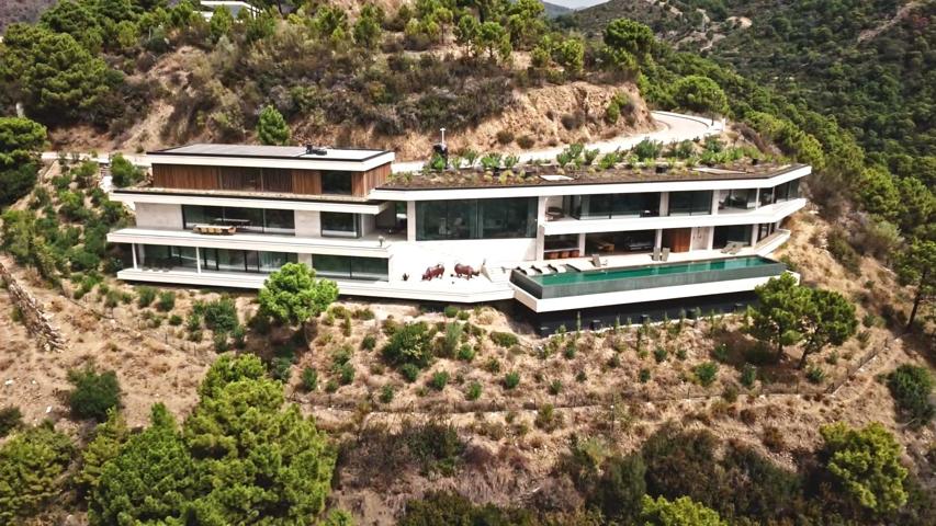 Villa de lujo de 7 dormitorios y 7 baños con vistas al mar y montaña. Monte Mayor, Benahavís photo 0